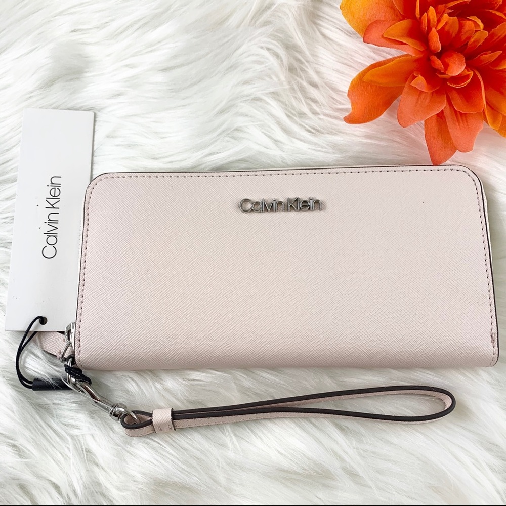Calvin Klein Powder Pink Wallet Large size